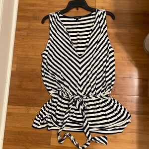 Talbots Black and white v neck top short sleeve top size Medium